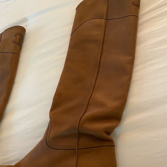 CHANEL BOOTS - Picture 4 of 5
